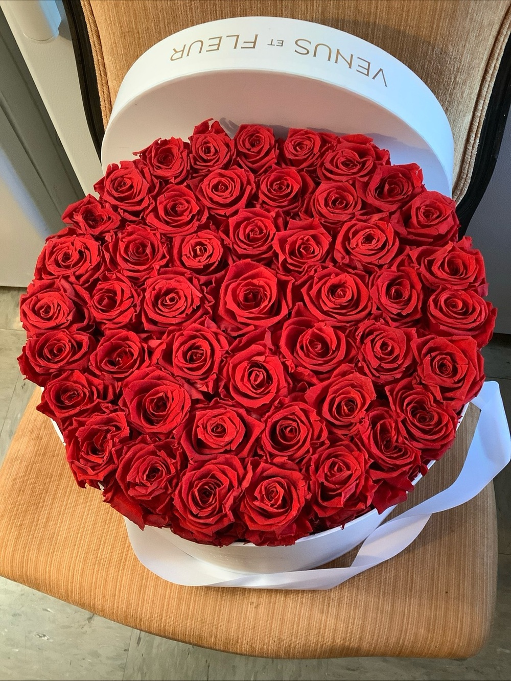 Venus Et Fleur Large Round White Box 46 Red Eternity Preserved Roses Luxury - Picture 2 of 13